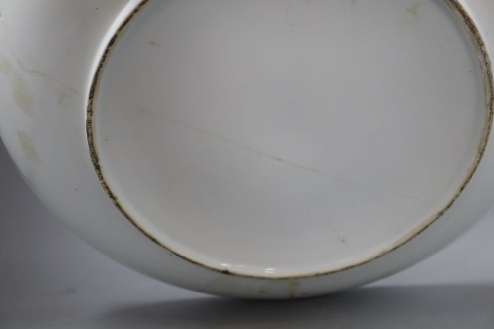 A Chinese blue and white fish dish, diameter 36cm (a.f.)